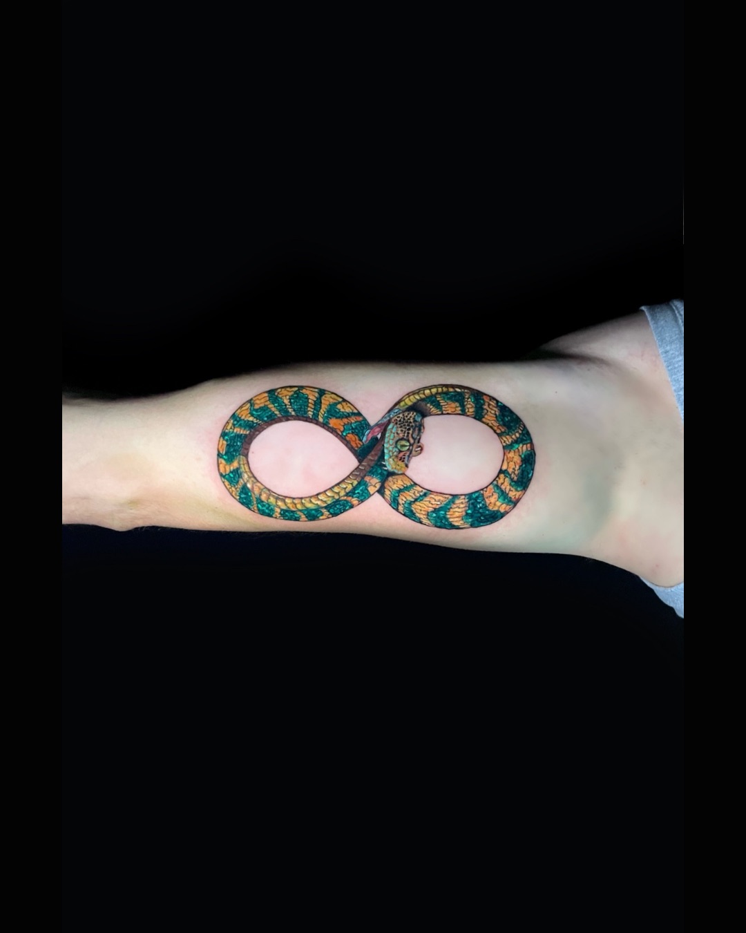 Tatuaj portofoliu https://cdn.213tattoo.ro/41.jpeg