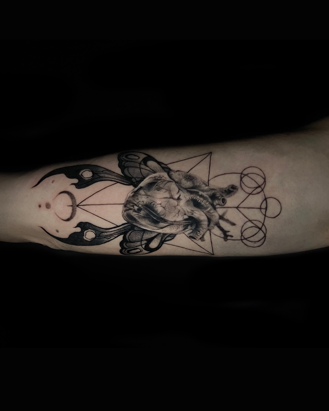 Tatuaj portofoliu https://cdn.213tattoo.ro/47.jpeg